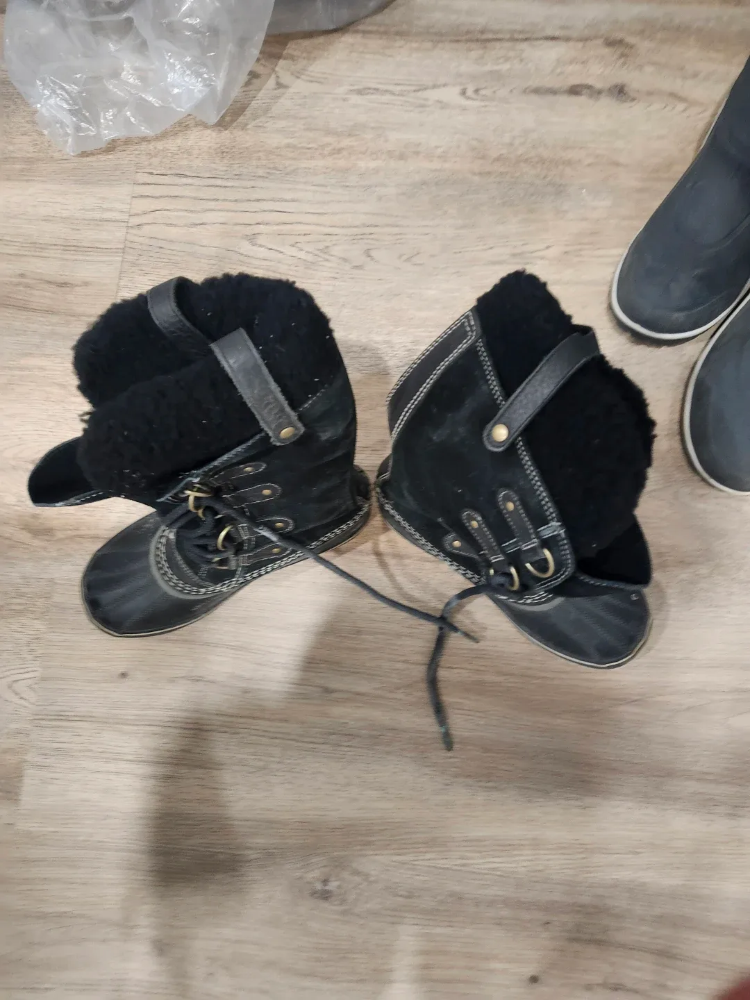 **Winter Clothing Bundle for Sale!** image indicator(6)