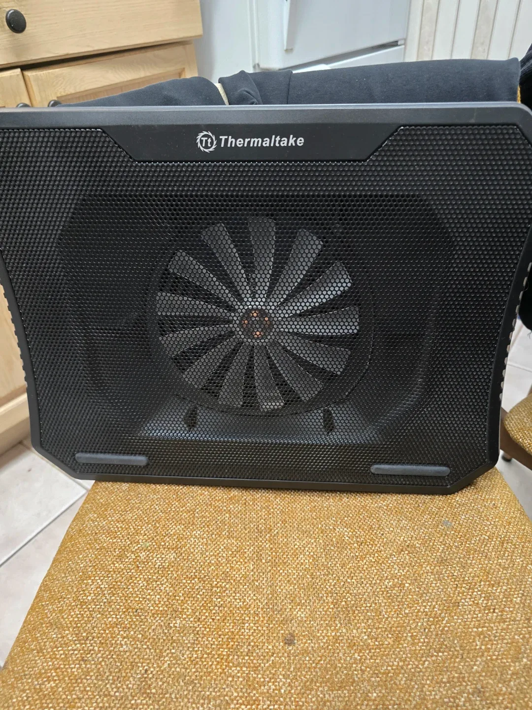 Thermaltake Laptop Cooling Pad 14x17" image indicator(2)