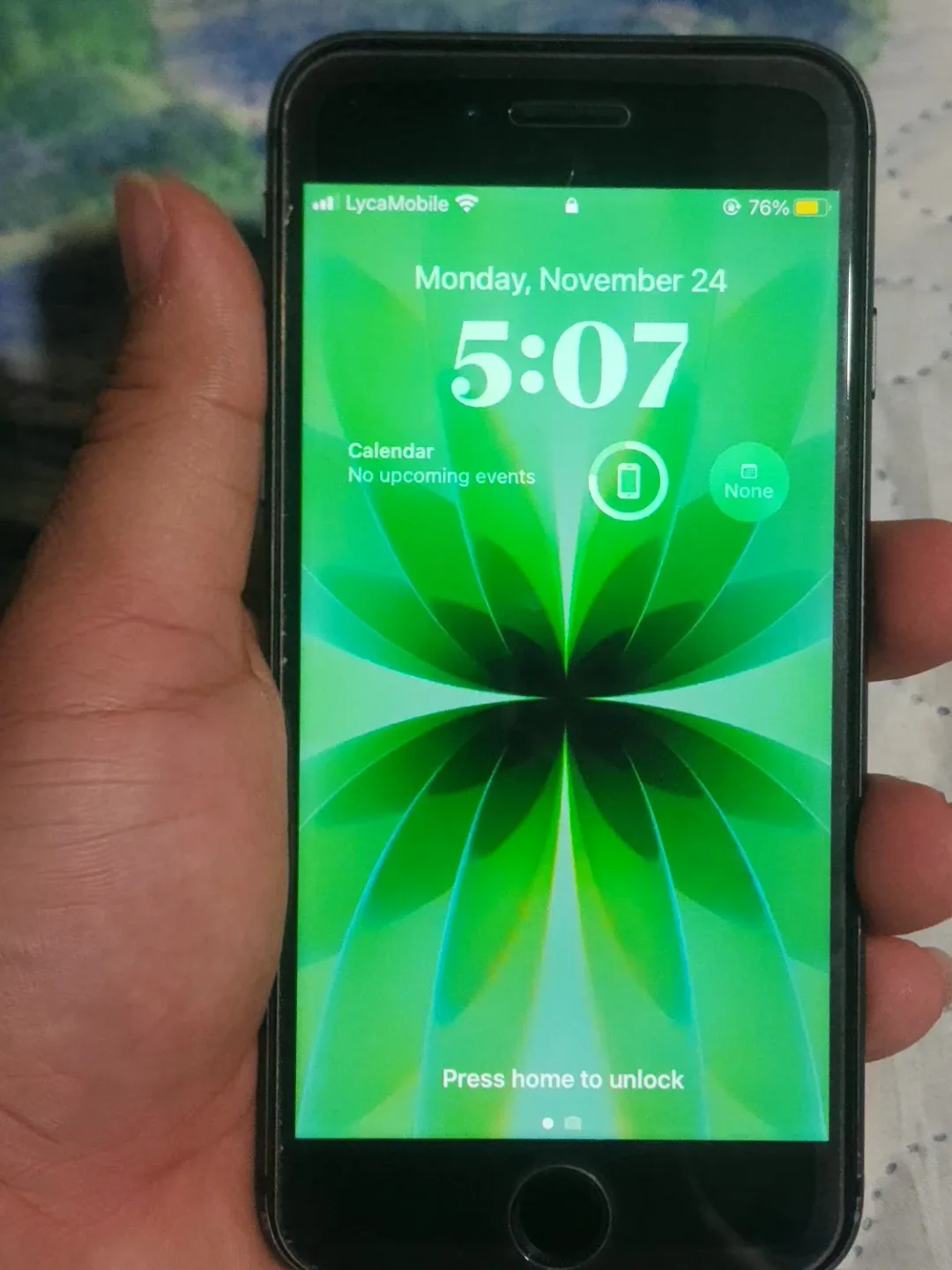 iPhone 8 - Black 64GB image indicator(2)