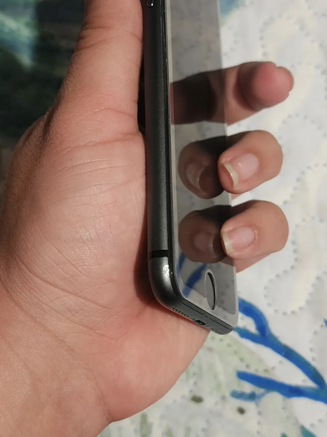 iPhone 8 - Black 64GB image indicator(6)