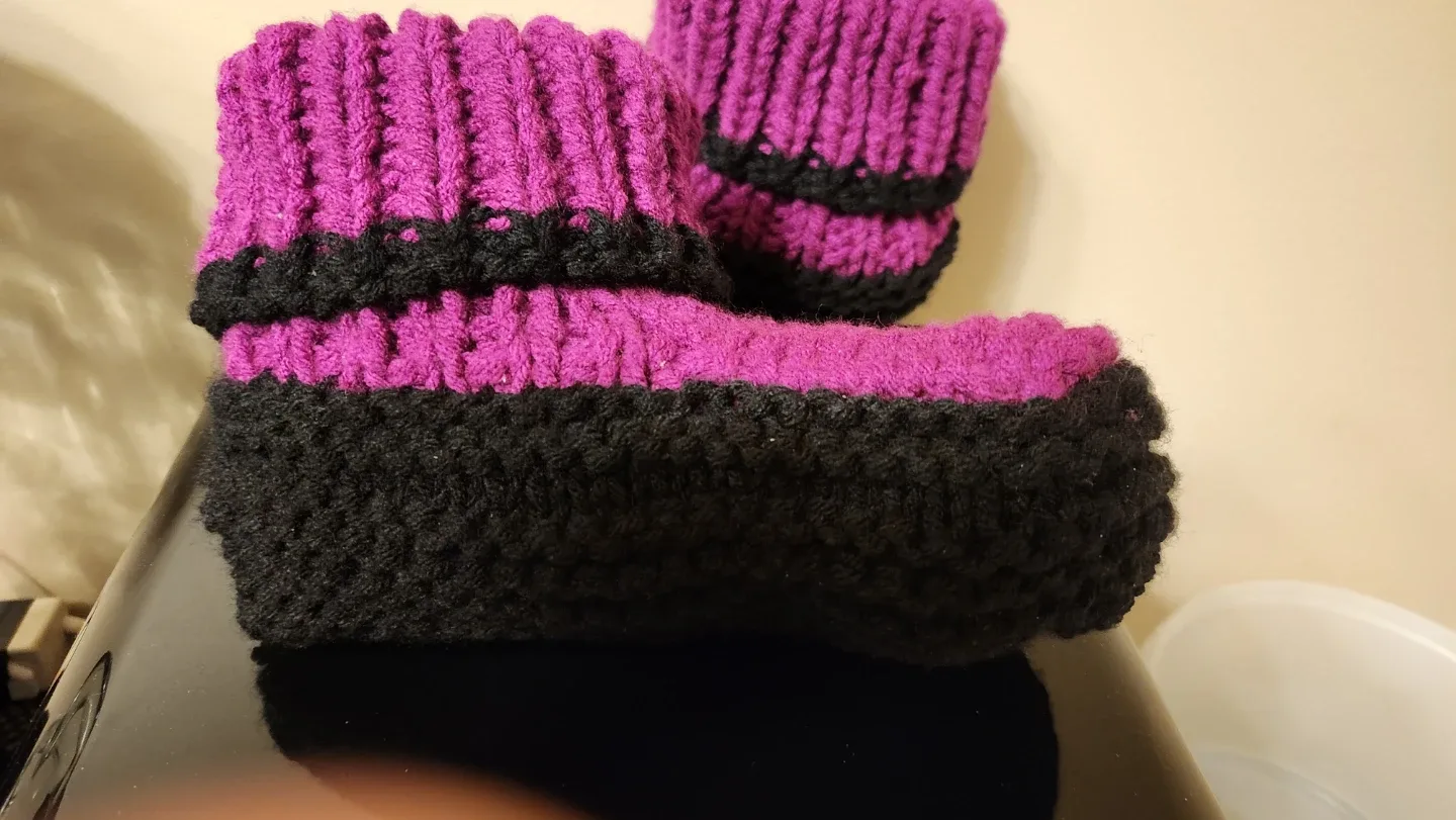 Hand knit slippers image indicator(2)