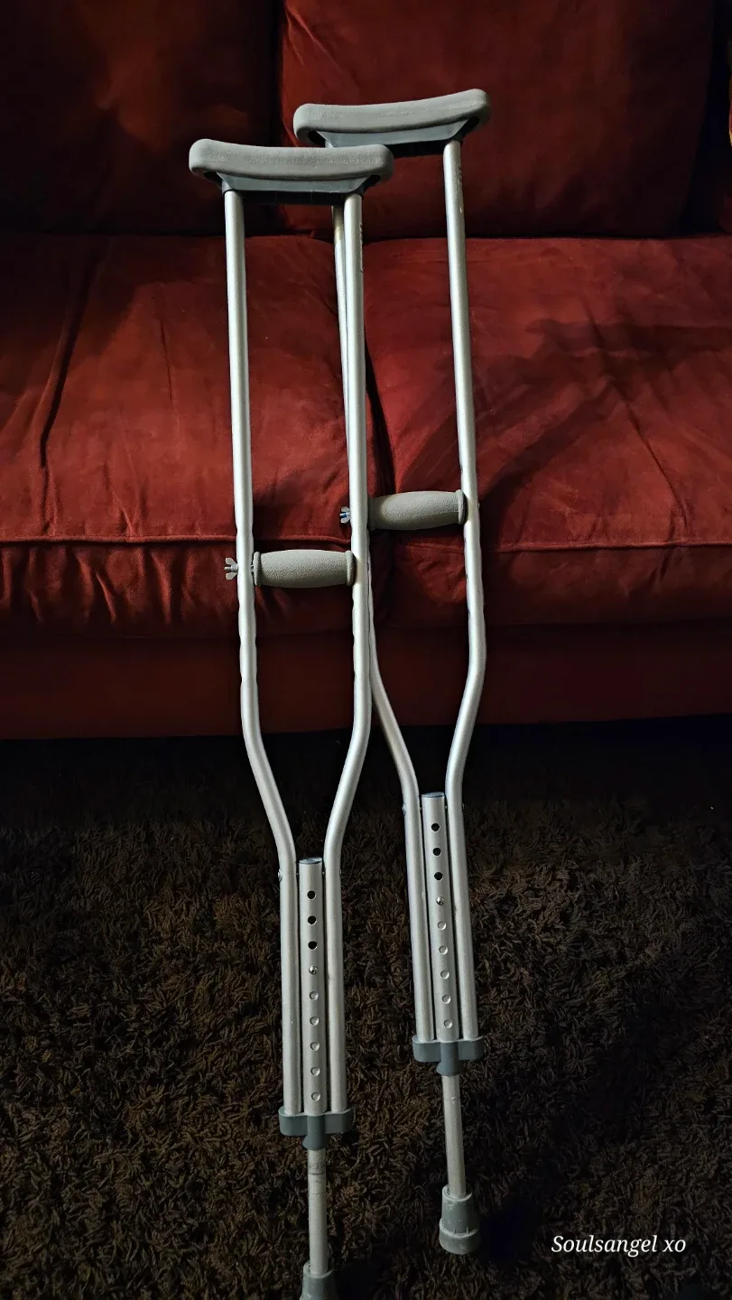 Guardian Adjustable Adult Crutches image indicator(2)