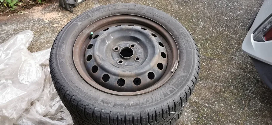 4 Snow tires with rim for sales image indicator(4)