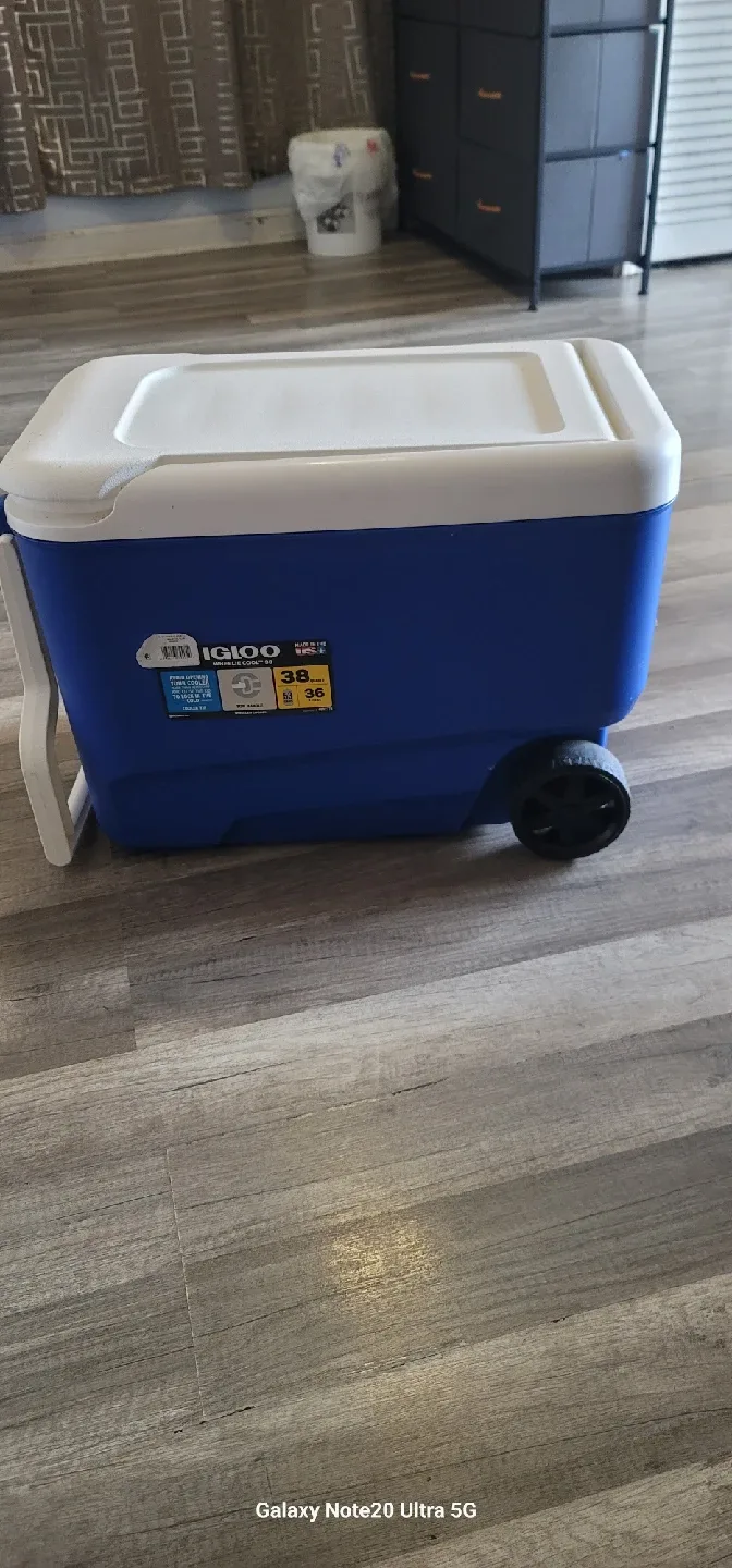 Igloo Mini Blue/Cooler 38 Qt Rolling Cooler