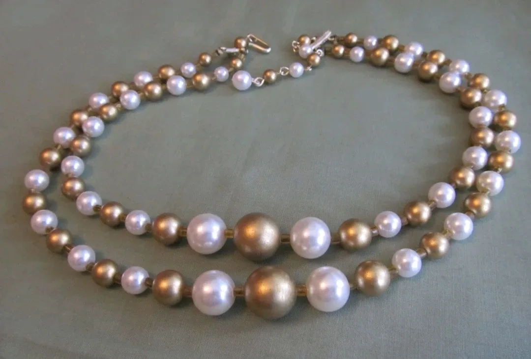 Gold&Faux pearl double strand necklace image indicator(2)