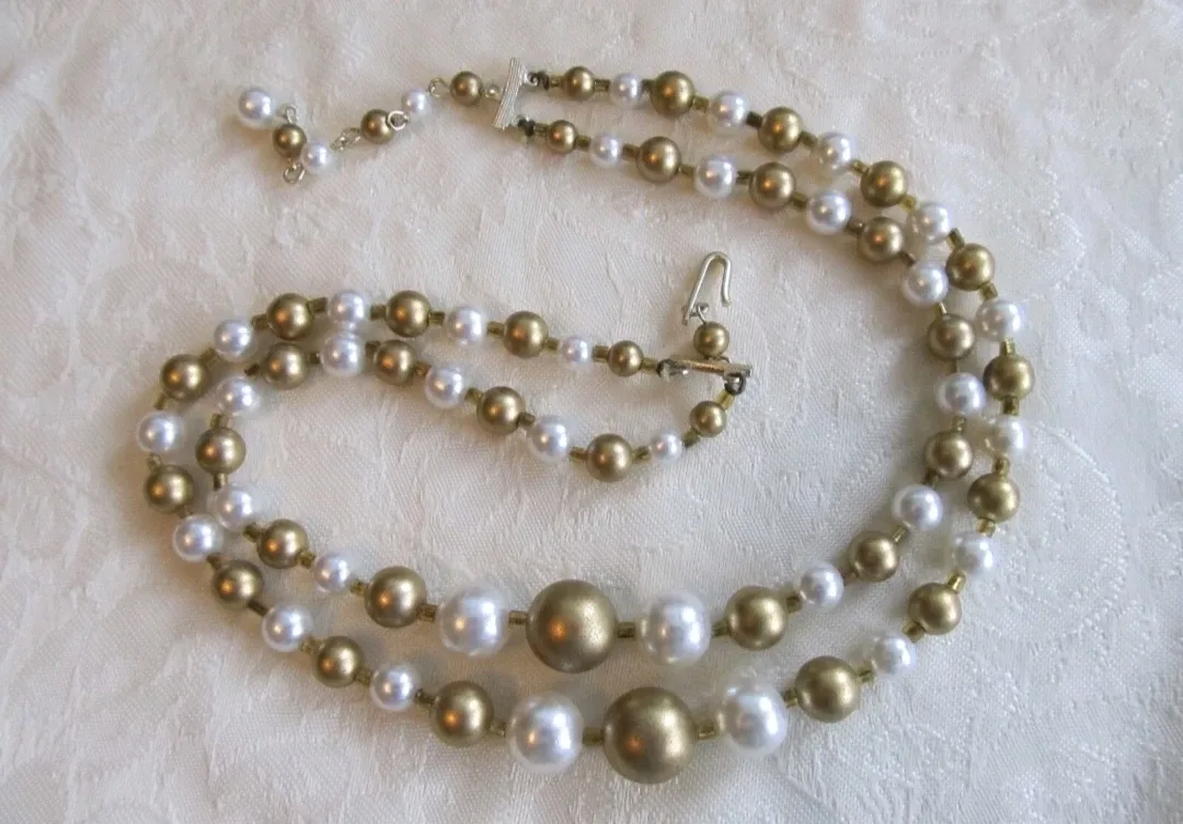 Gold&Faux pearl double strand necklace image indicator(3)