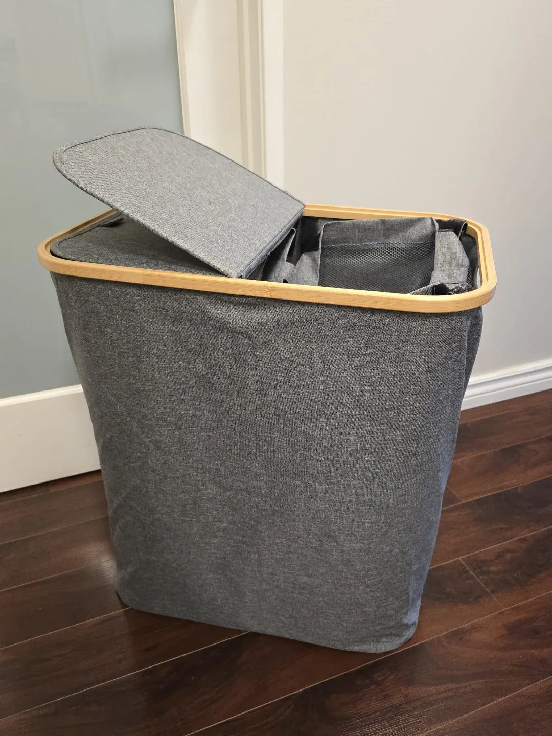 Grey Laundry Hamper with Lid image indicator(2)