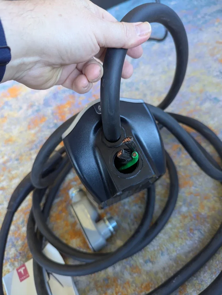 Tesla Mobile Connector image indicator(8)