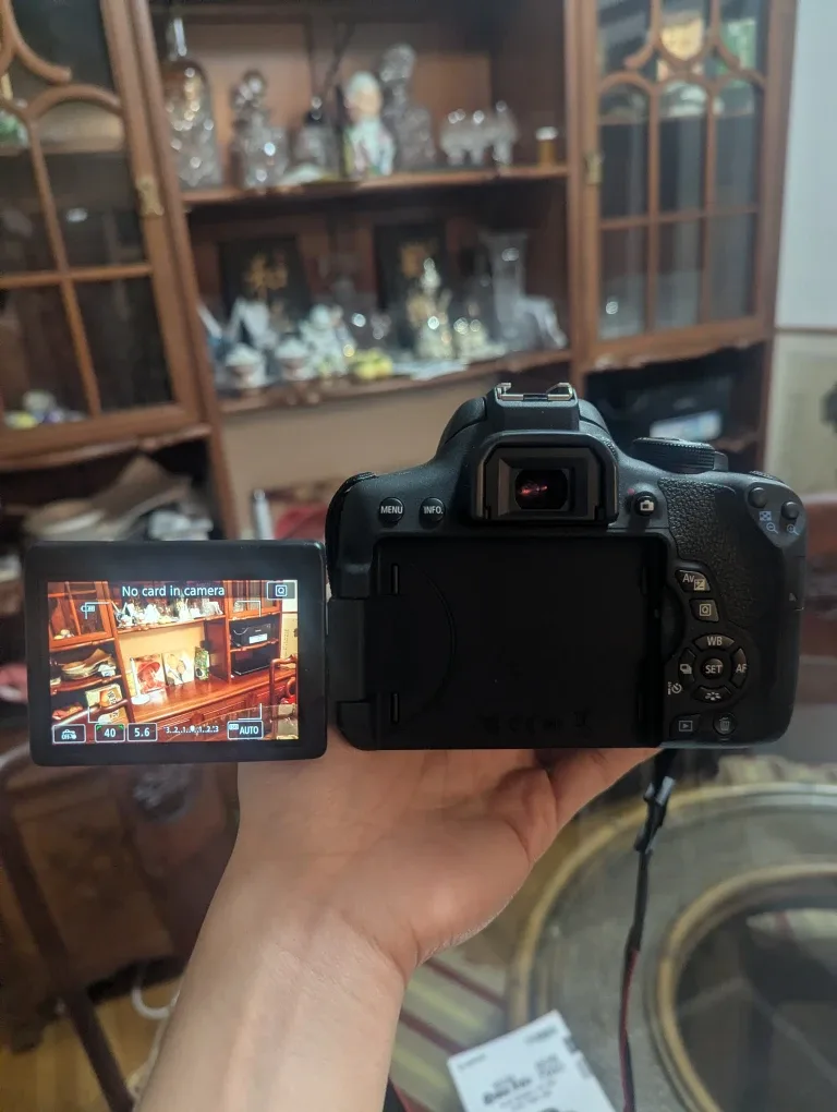 T6i Canon Camera + Accessories  (LIKE NEW) image indicator(2)