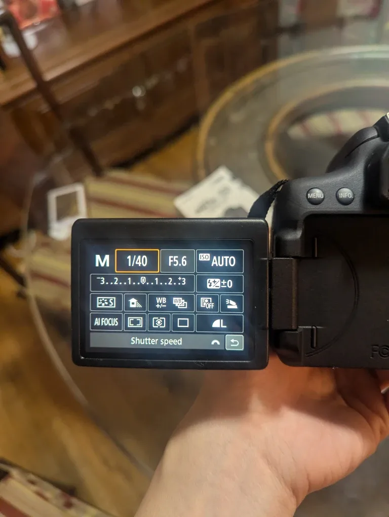 T6i Canon Camera + Accessories  (LIKE NEW) image indicator(4)