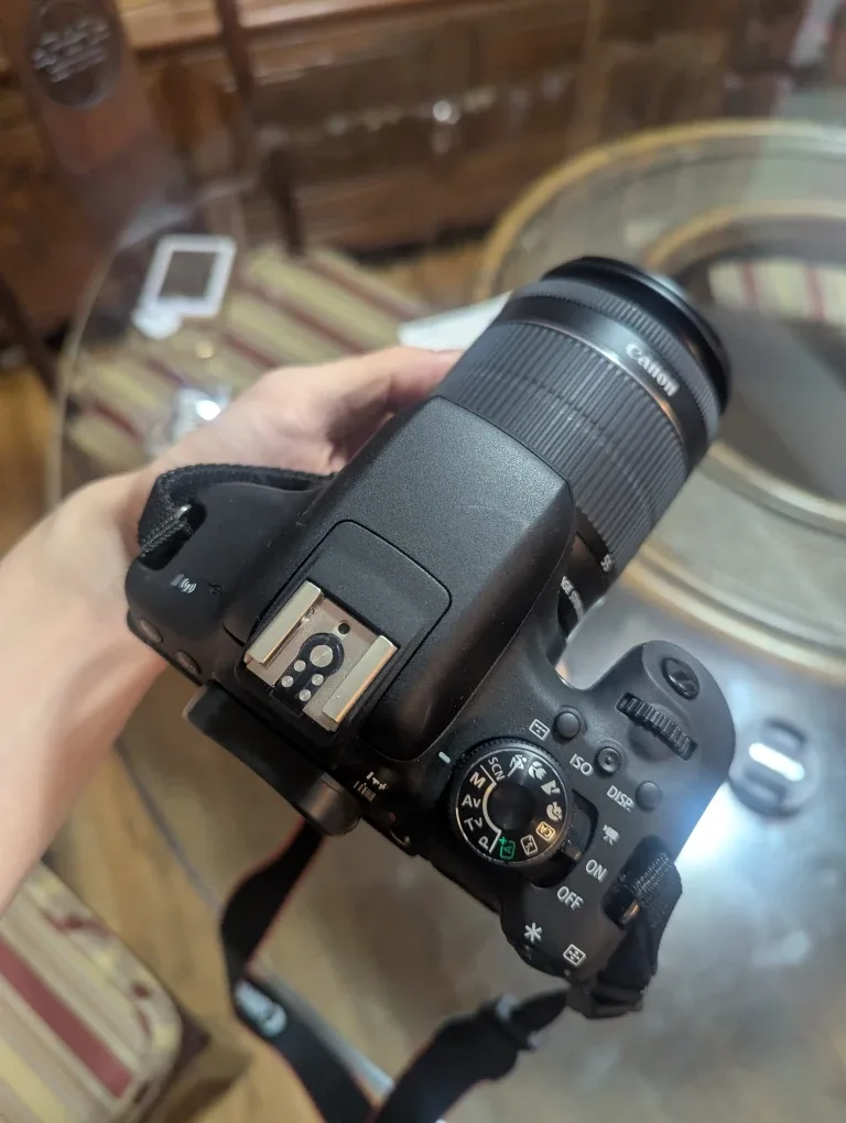 T6i Canon Camera + Accessories  (LIKE NEW) image indicator(5)