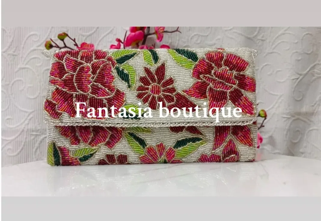 Beaded Clutch Purse image indicator(3)