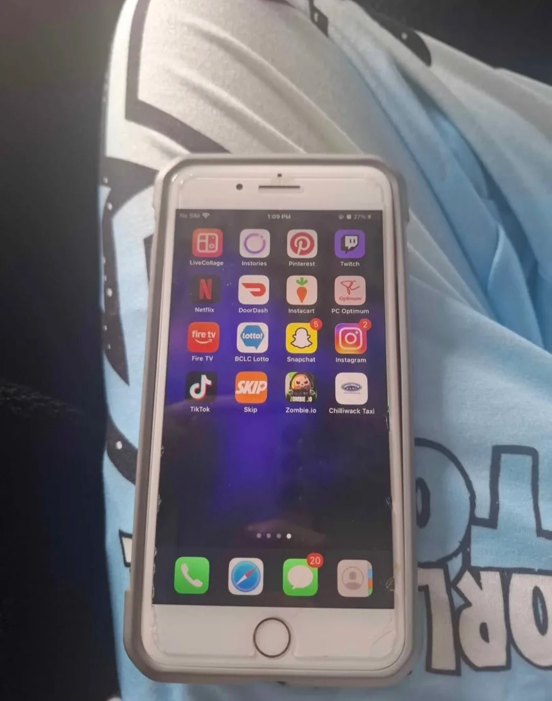 iPhone 8 Plus Gold with Case image indicator(2)