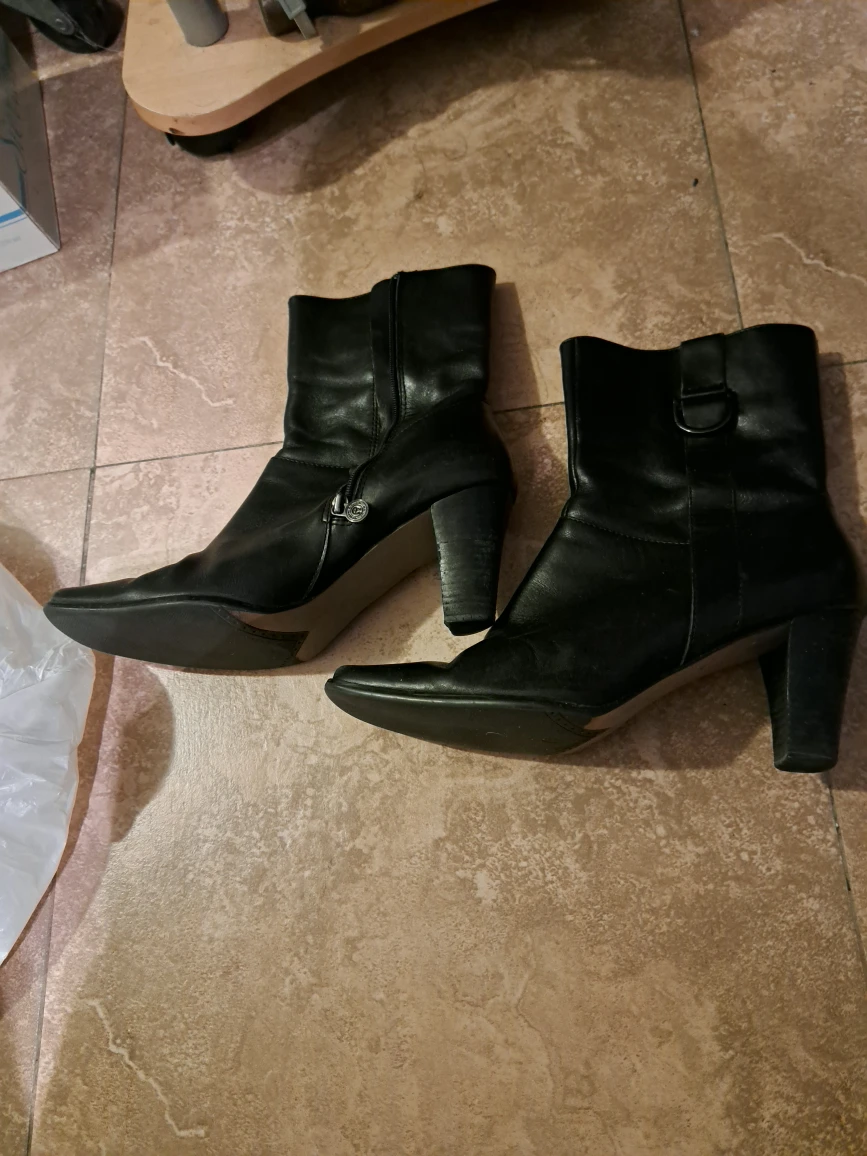 Etienne Aigner  Leather Heeled Ankle Boots - Size 7 - photo 5