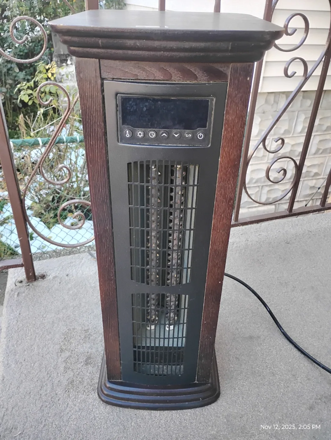 Life Corp Electric Infrared Heater LS-IRTRWR-1 thumbnail