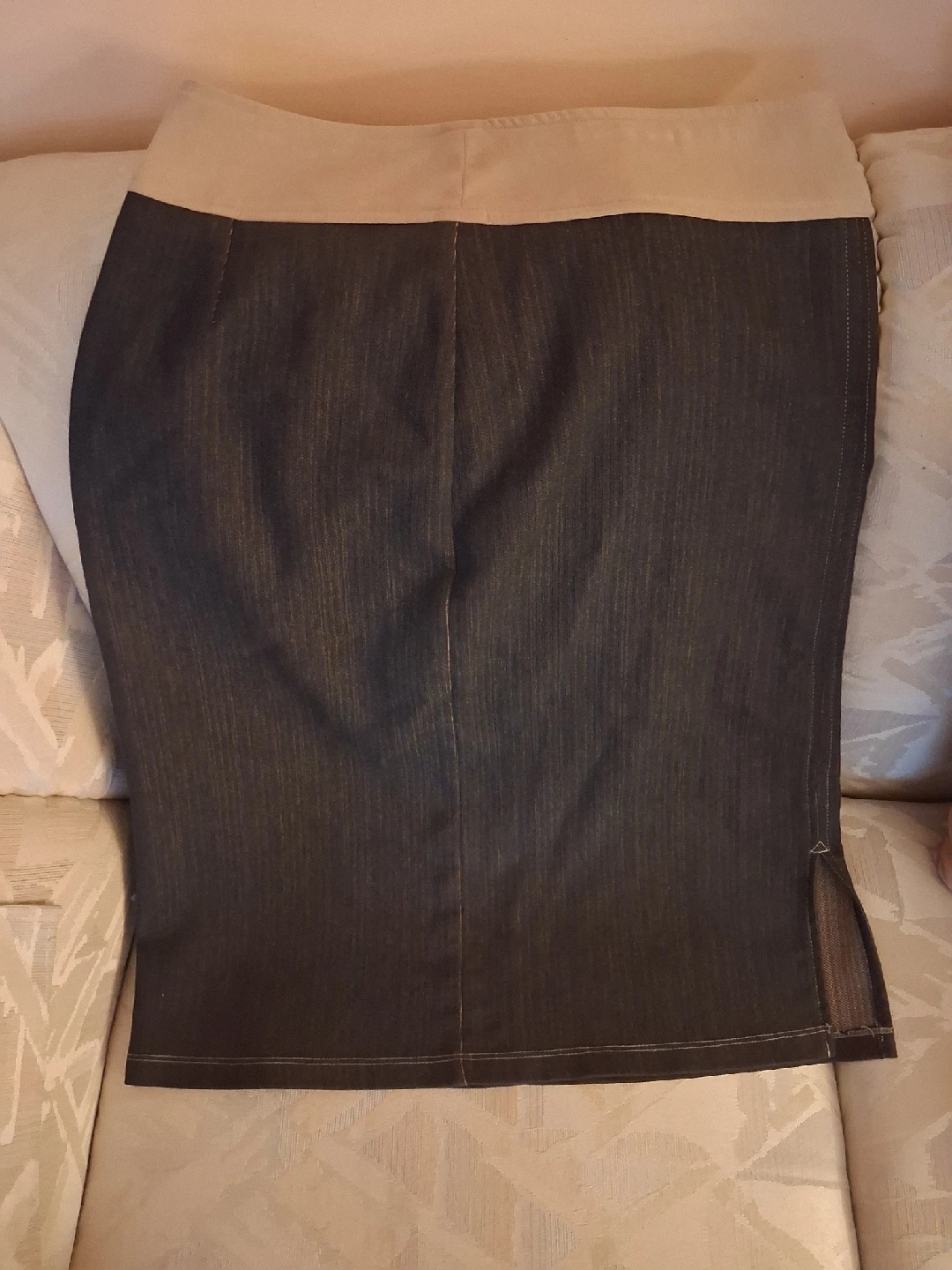 Denim slit skirt with a beige waistband & a lace-up detail - photo 2