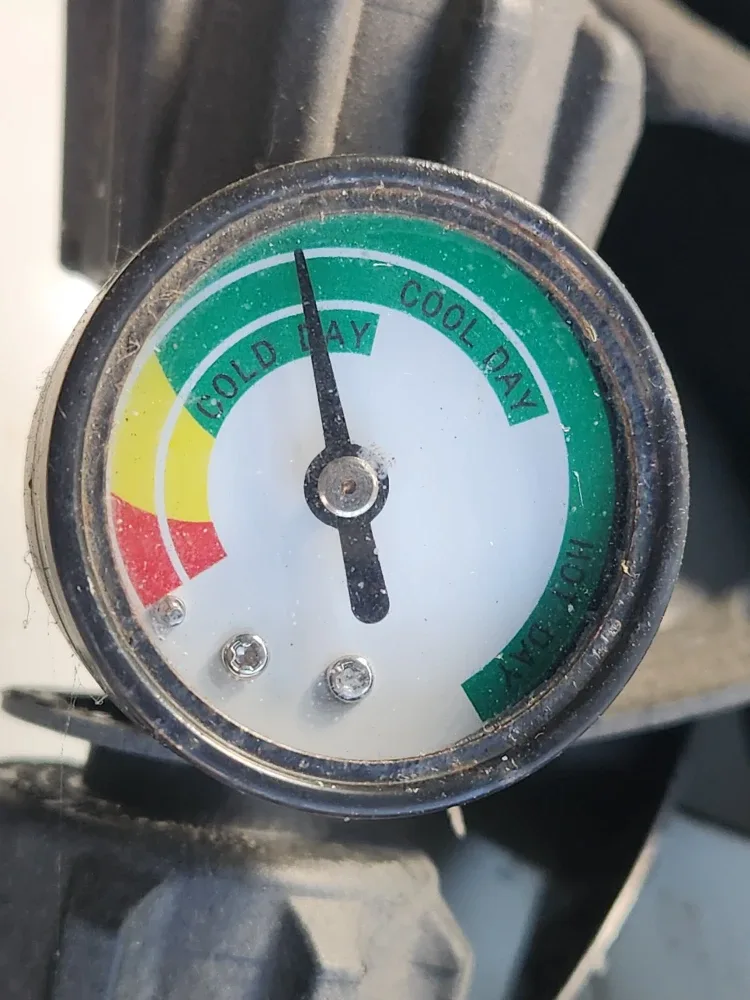 Propane BBQ grill + Tank with gas gauge + Cover image indicator(6)