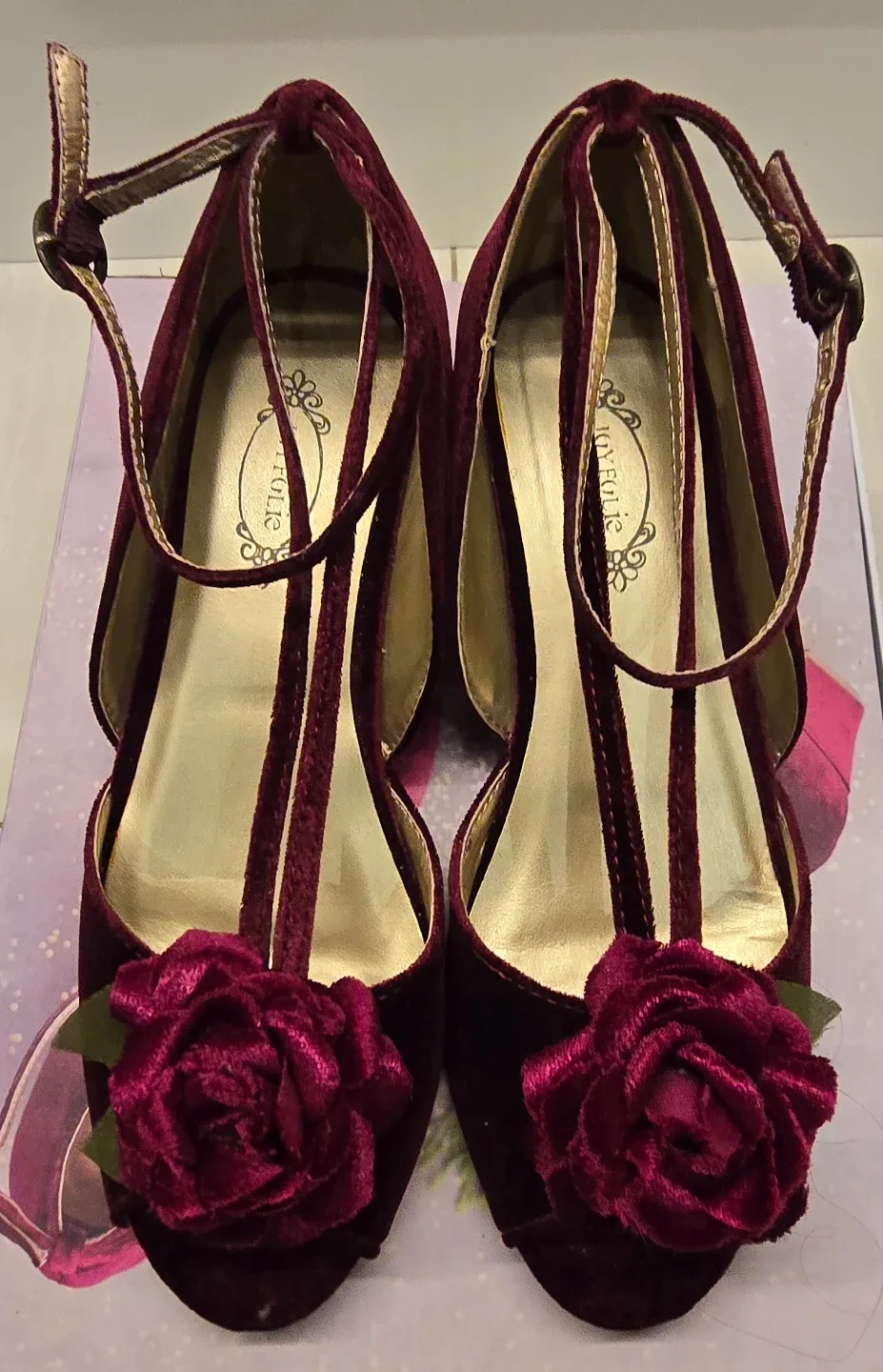Girl's Burgandy Velvet Shoes with Rose Detail! Size 2 - Youth image indicator(2)