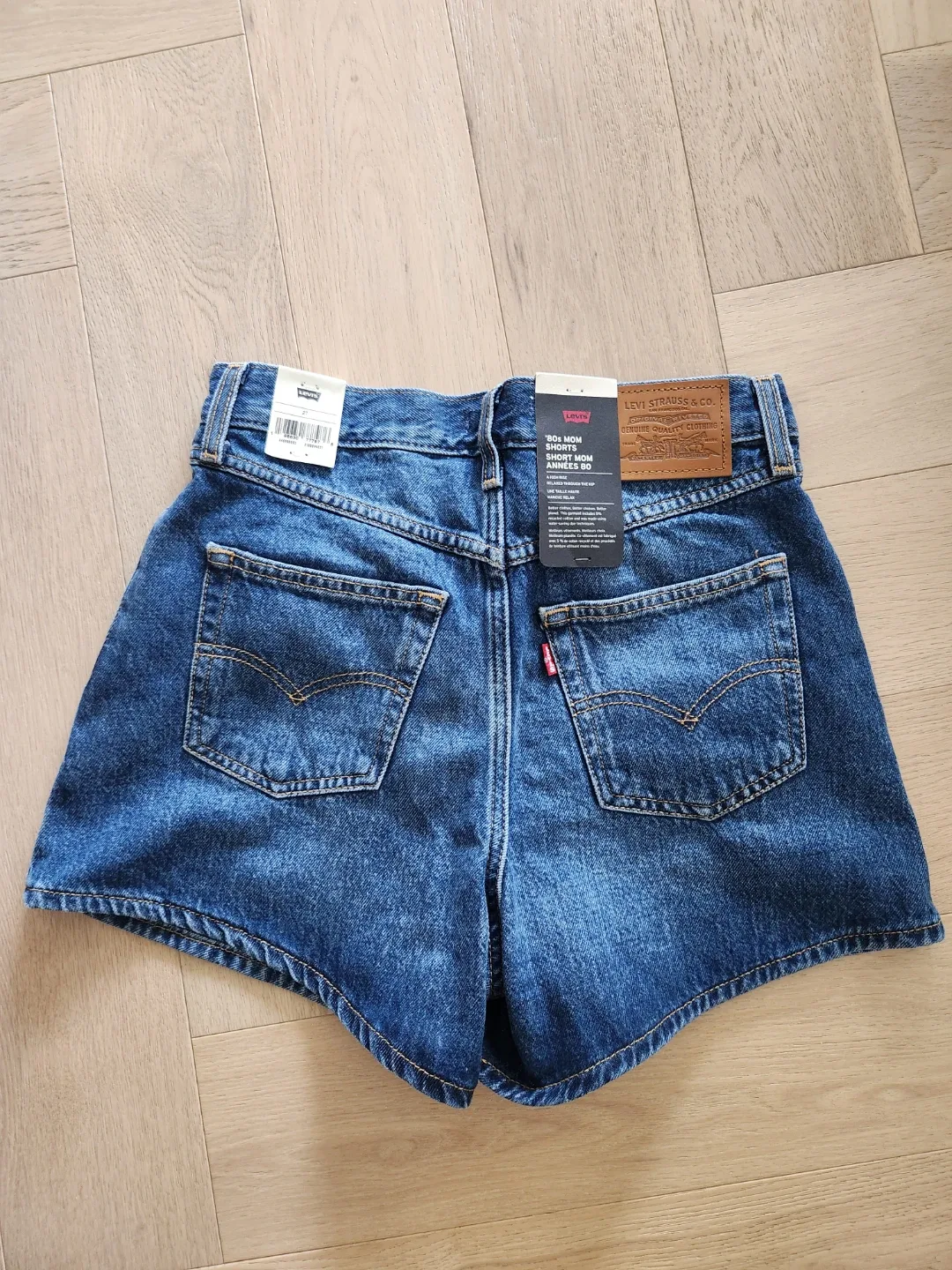 Levi's 90s Mom Shorts - Size 27 - New with tags!