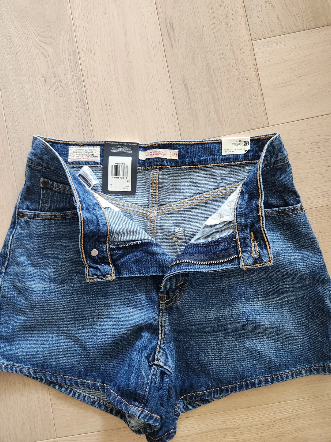 Levi's 90s Mom Shorts - Size 27 - New with tags! - photo 3
