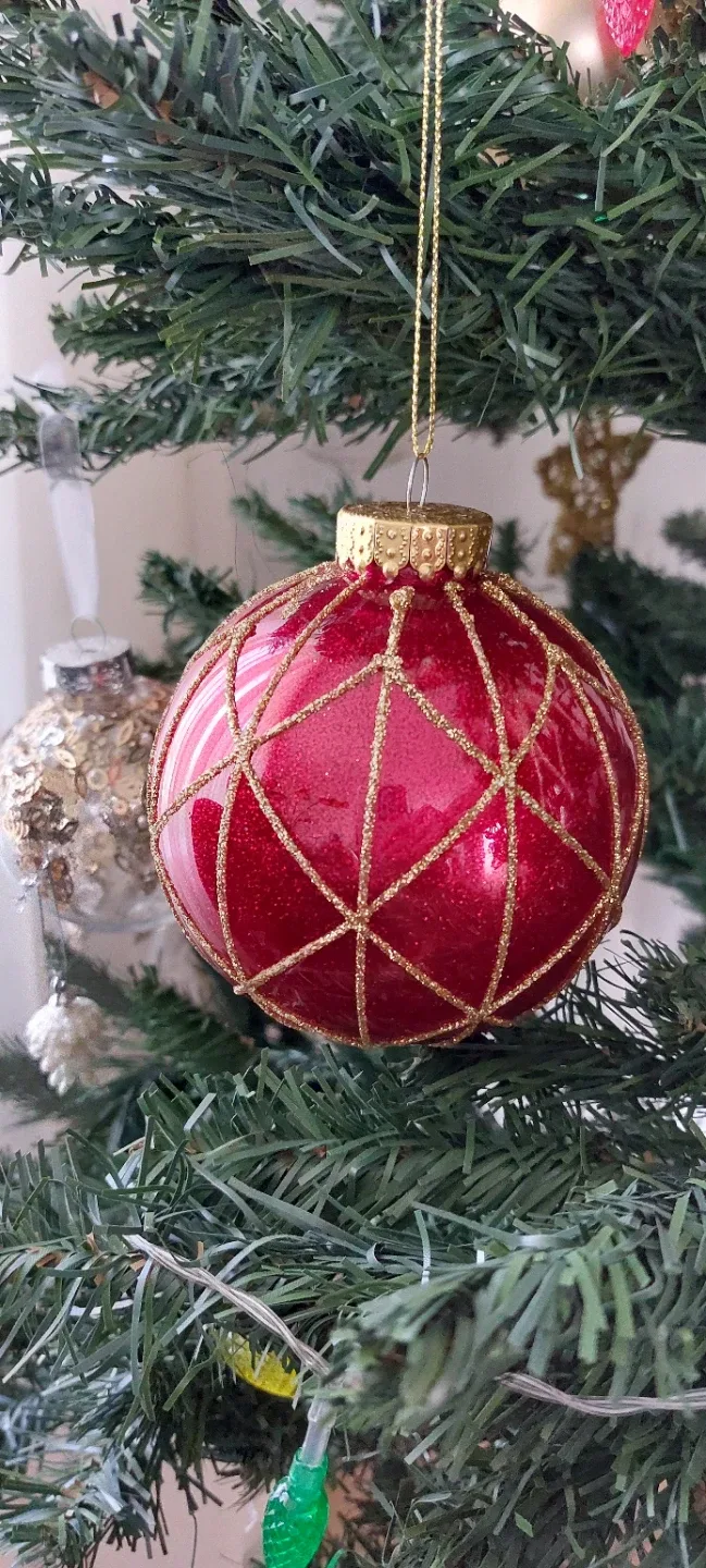 Christmas Tree with Ornaments - 6 feet image indicator(9)