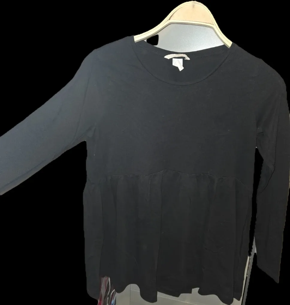 H&M Mama Maternity Black Top - Size S