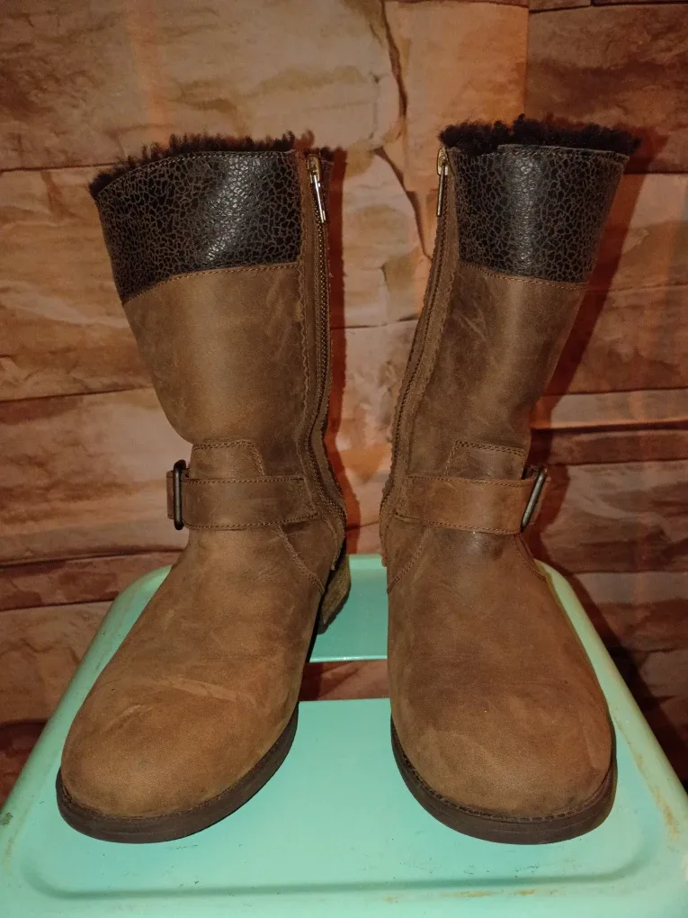 UGG Brown Leather Oregon  Stout Moto Boots sz 8 image indicator(4)