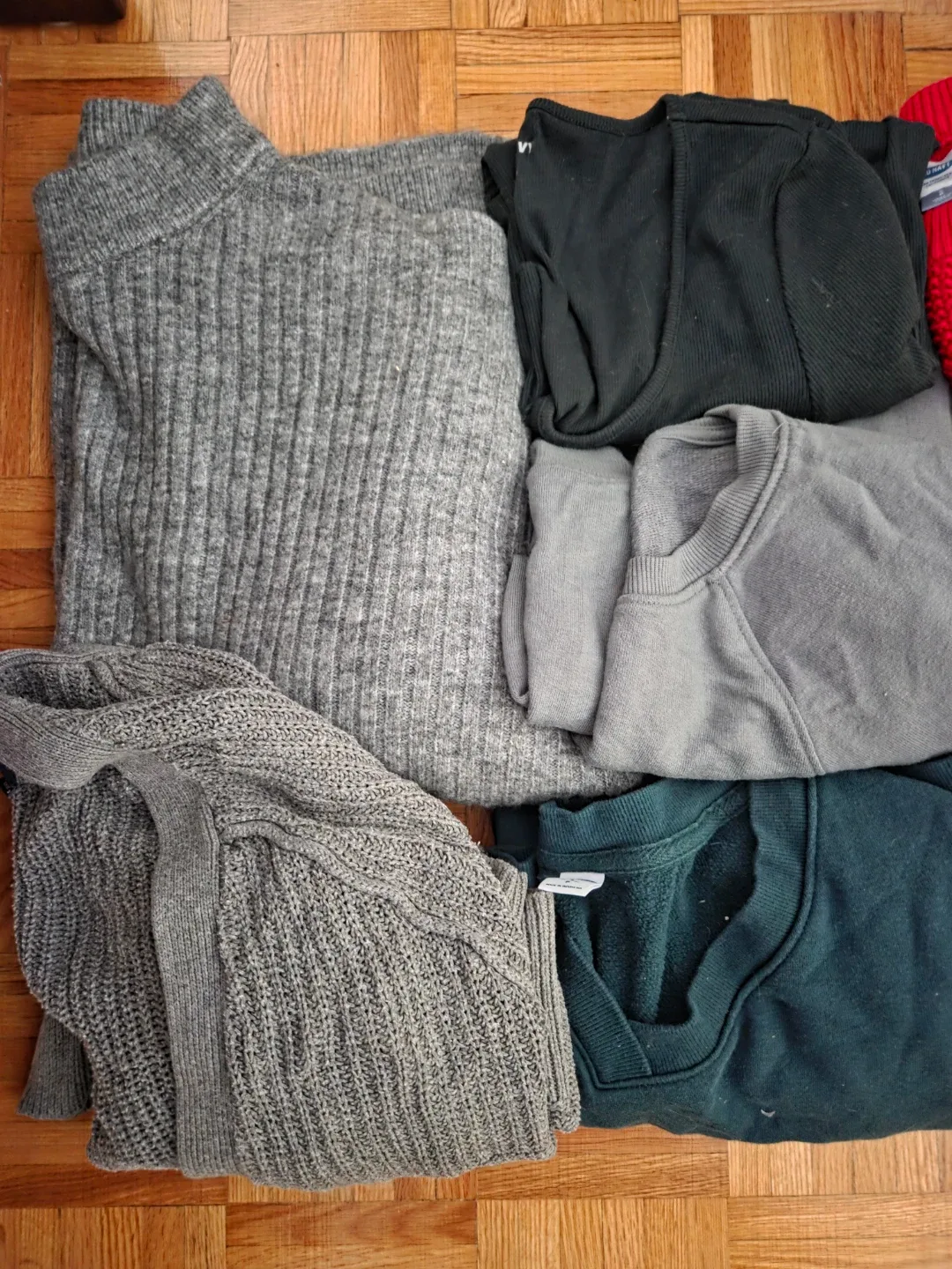 9 Ladies Assorted Sweaters Bundle thumbnail