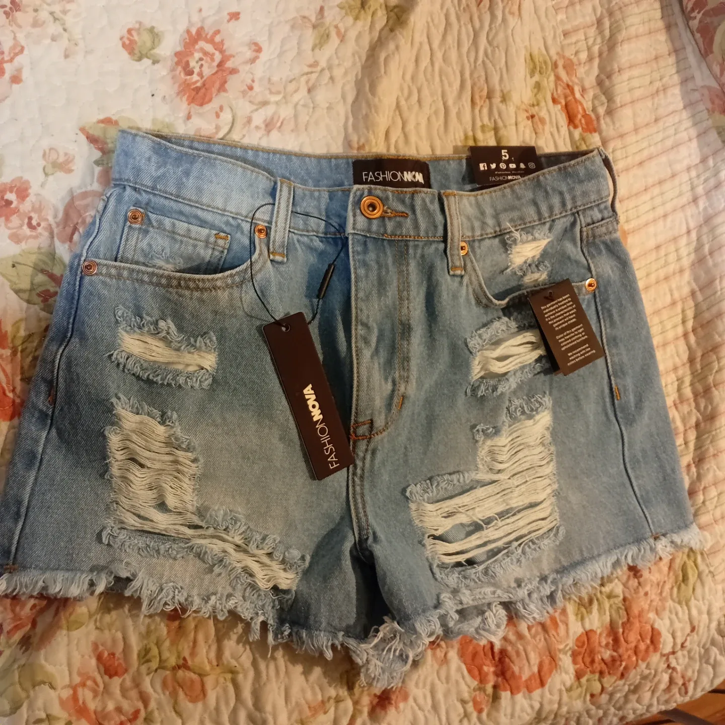 🥕  New Fashion Nova Distressed Denim Shorts - Size 5