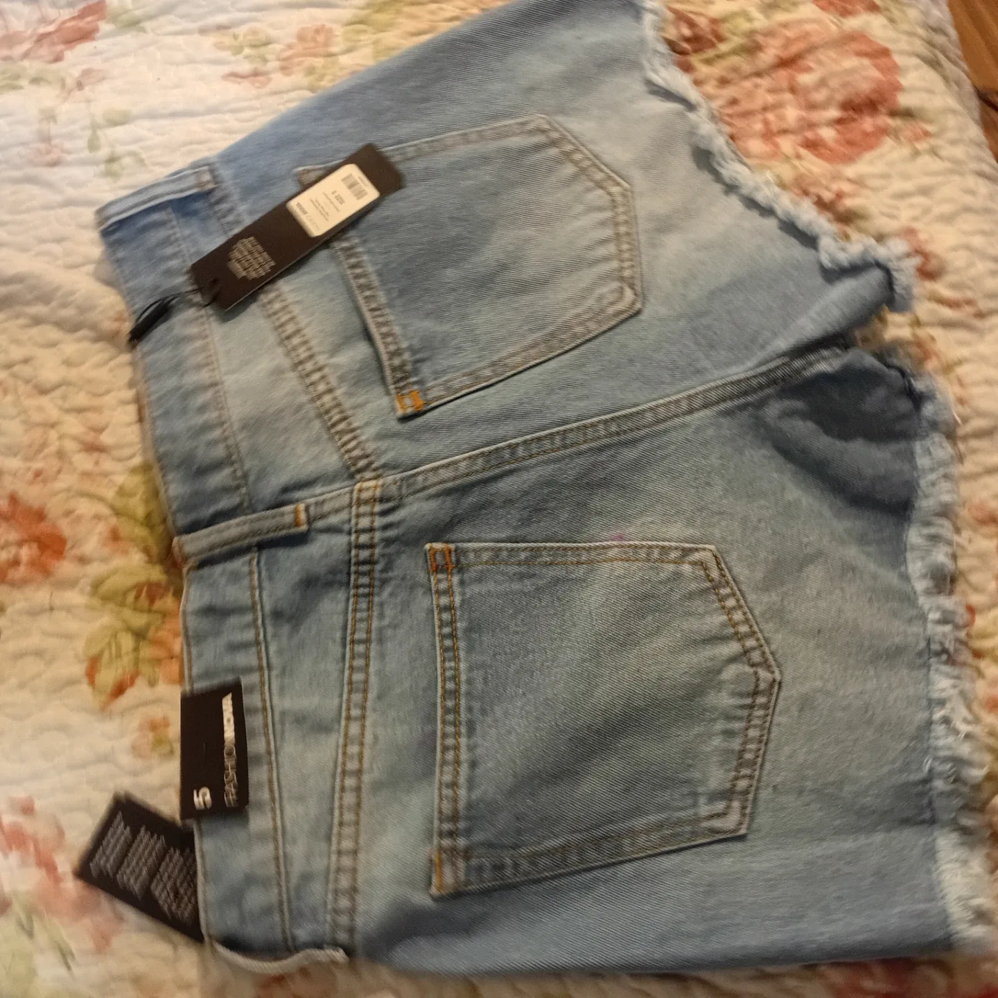 🥕  New Fashion Nova Distressed Denim Shorts - Size 5 image indicator(3)