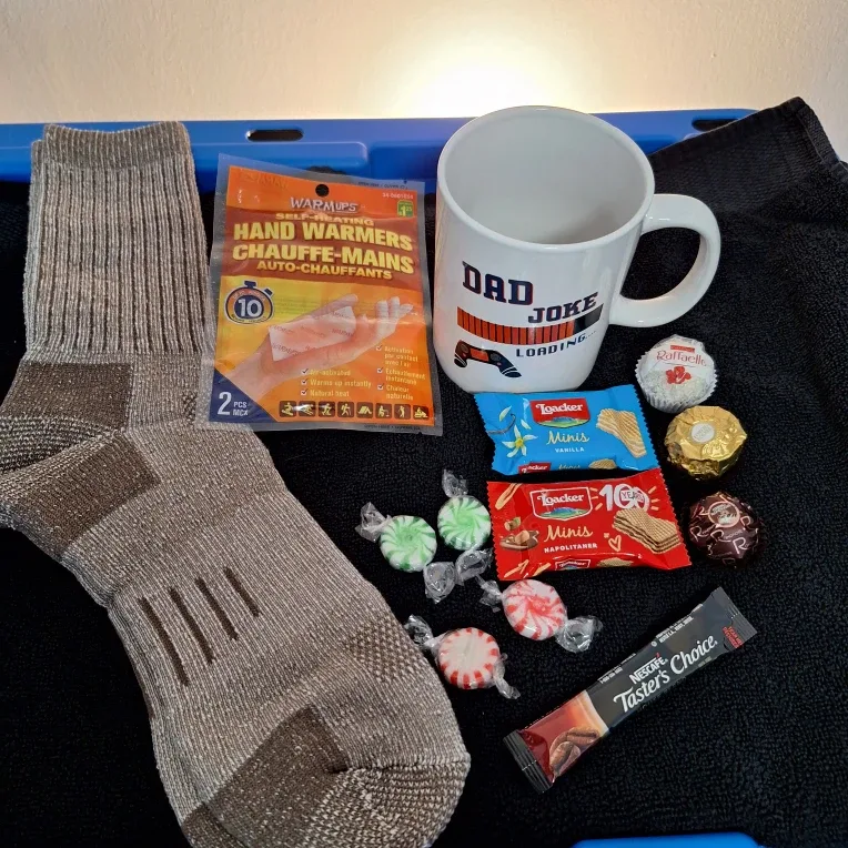 WarmUps Hand Warmers & Dad Joke Mug Gift Set image indicator(4)