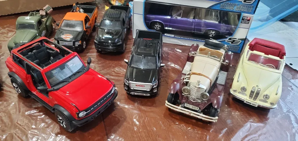 Diecast cars 1/18, 1/24 image indicator(2)