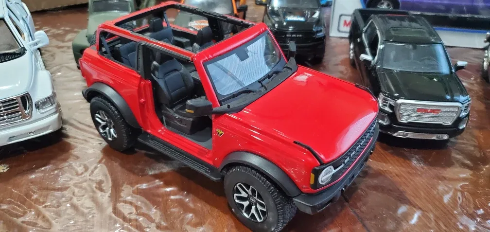 Diecast cars 1/18, 1/24 image indicator(8)