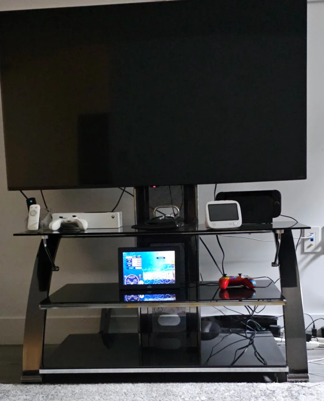 LG 55" QNED85 4K Smart TV with glass stand image indicator(5)