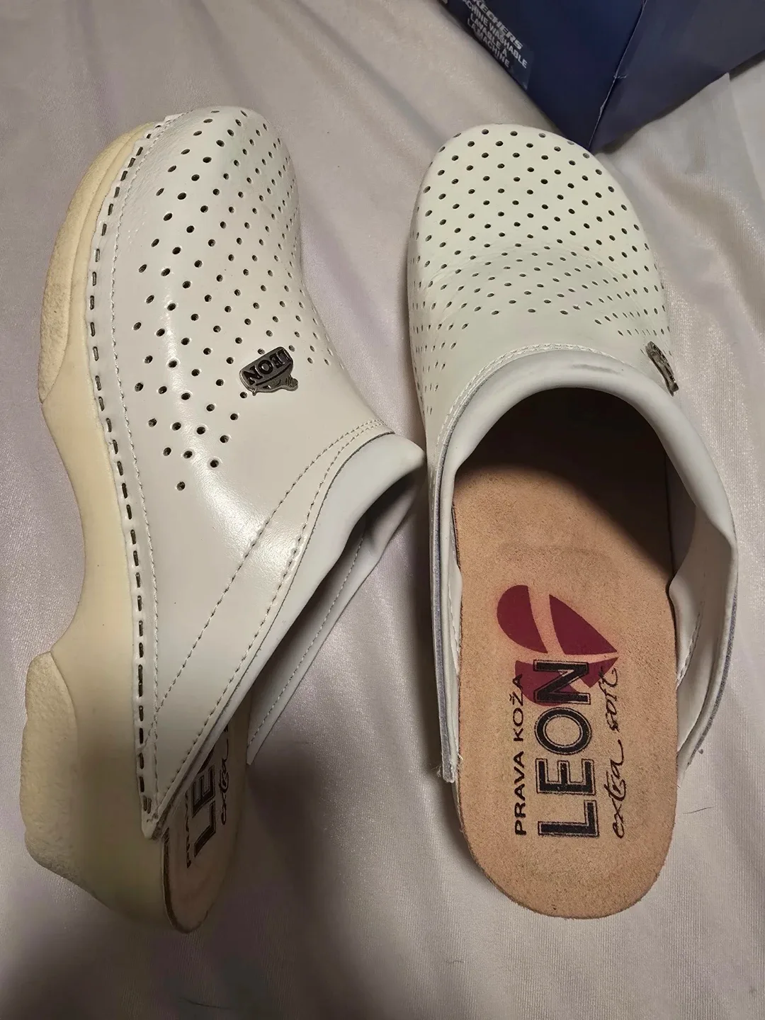 Leon Extra Soft White Leather Clogs image indicator(2)