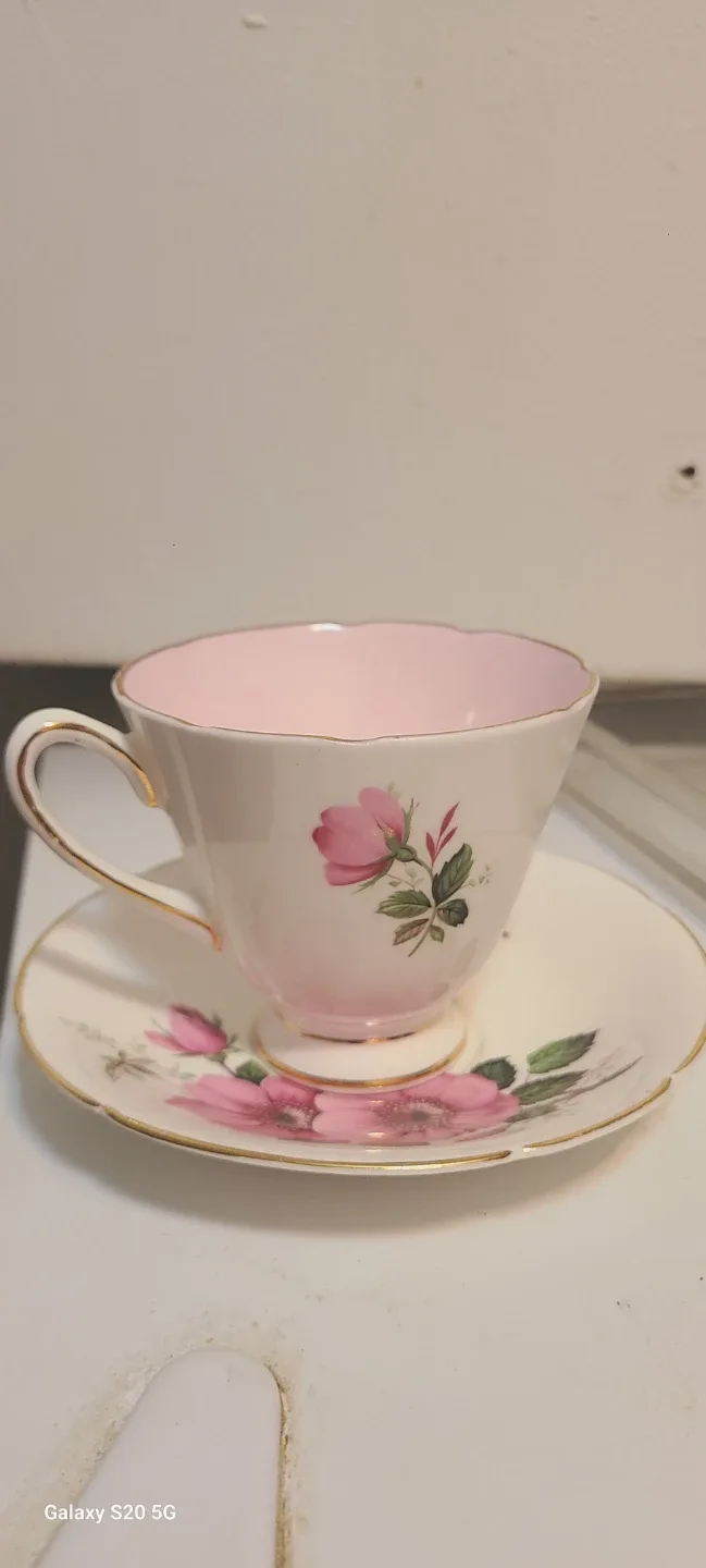 Vintage Tea Cup and Saucer Set image indicator(2)