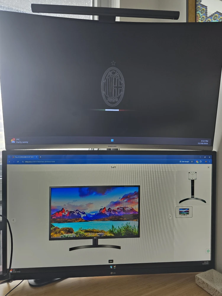 SAMSUNG Curved (32) and LG flat (32)