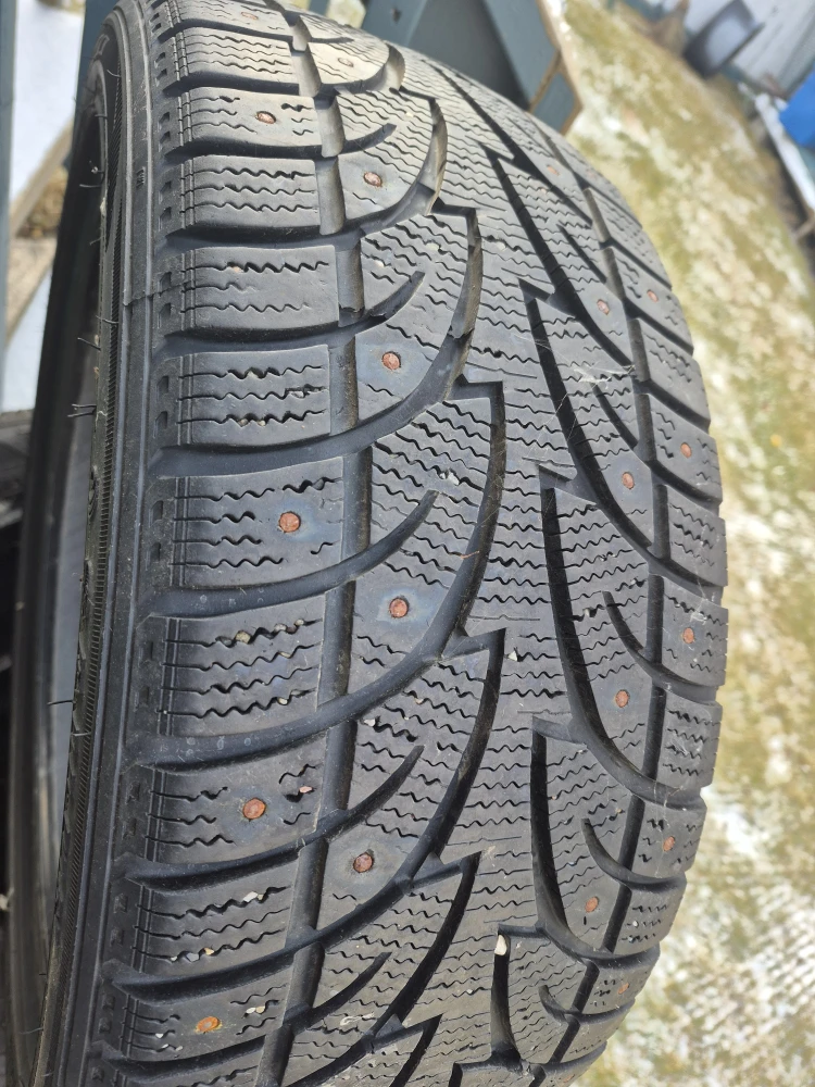 Laufenn I FIT IZ LW71 Winter Tire 215/45R17 - photo 3