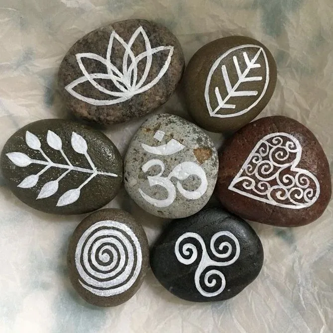 Hand-Painted Decorative Rocks image indicator(6)