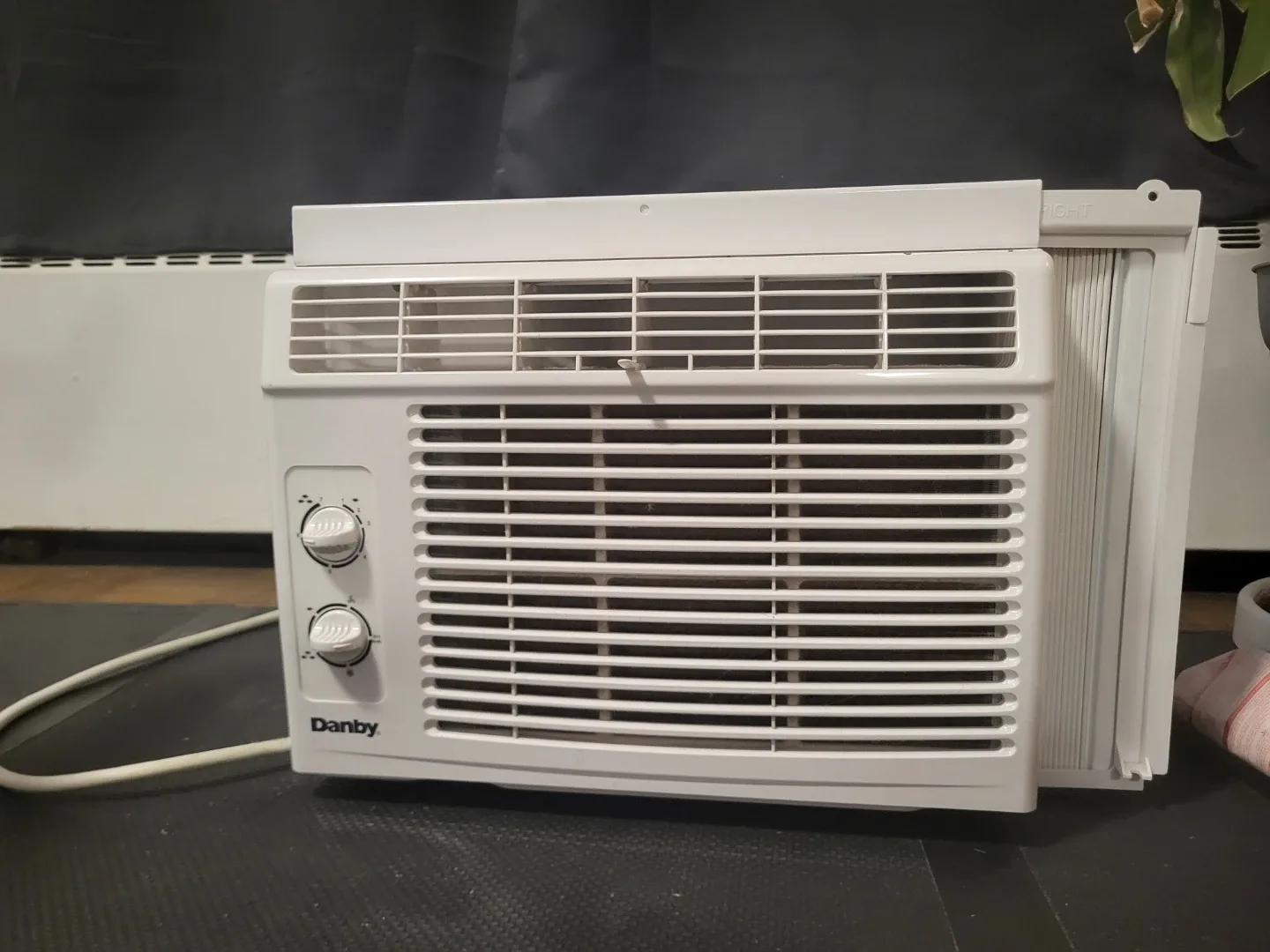 Danby Window Air Conditioner image indicator(2)