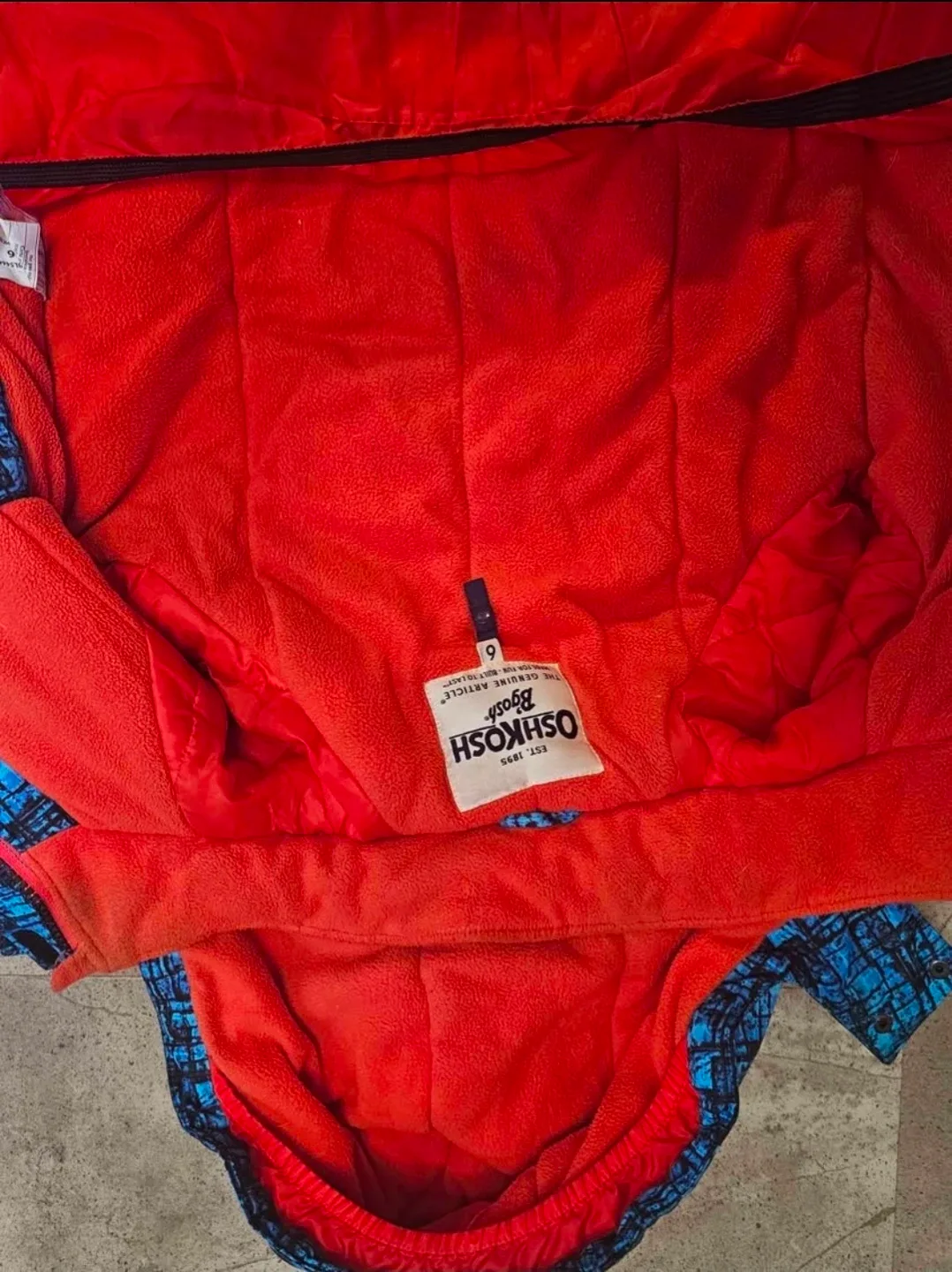OshKosh B'gosh Snowsuit - Size 6 image indicator(2)