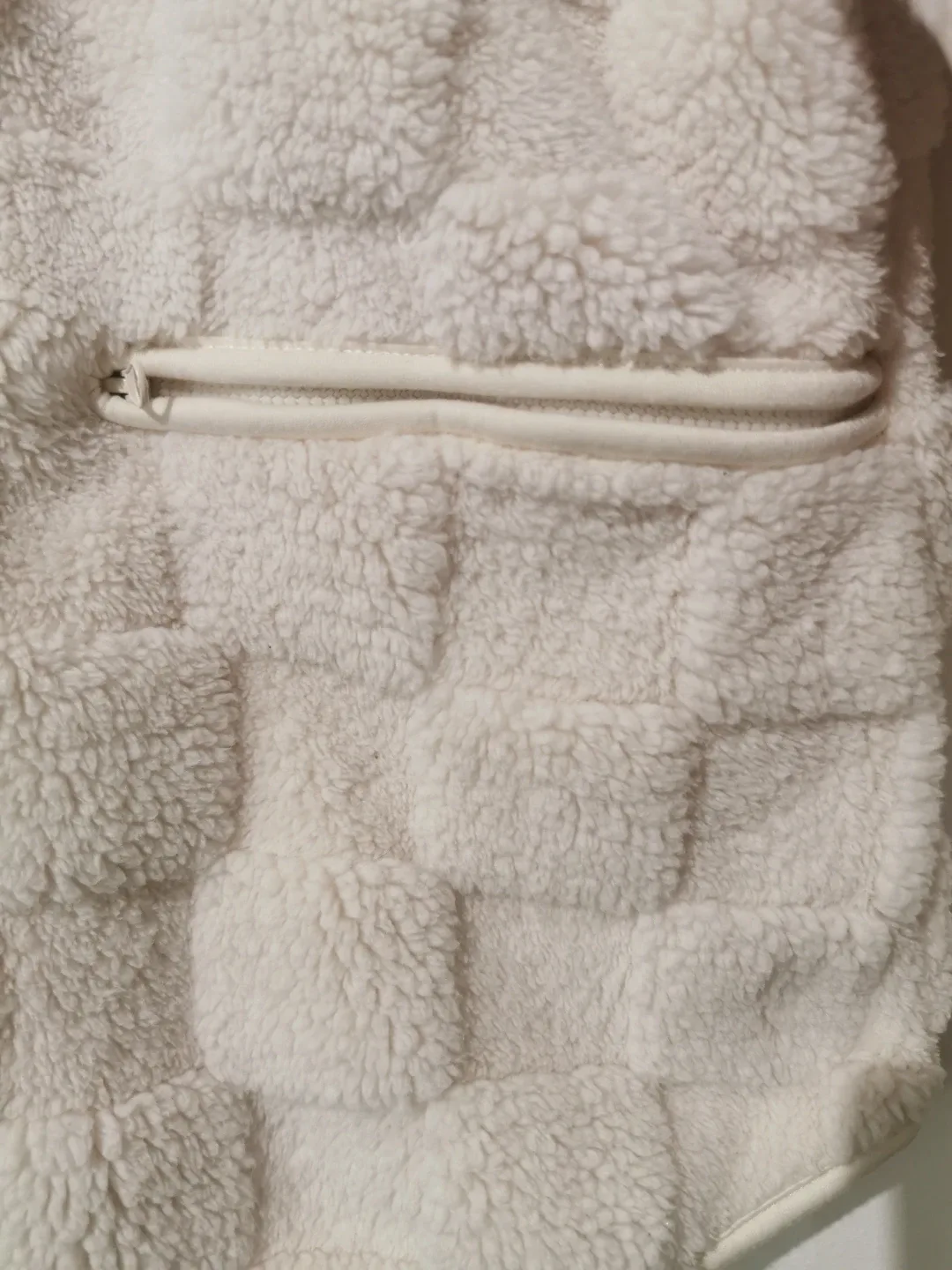 Daydream by Berkshire Home Fleece Pullover - Size L image indicator(4)