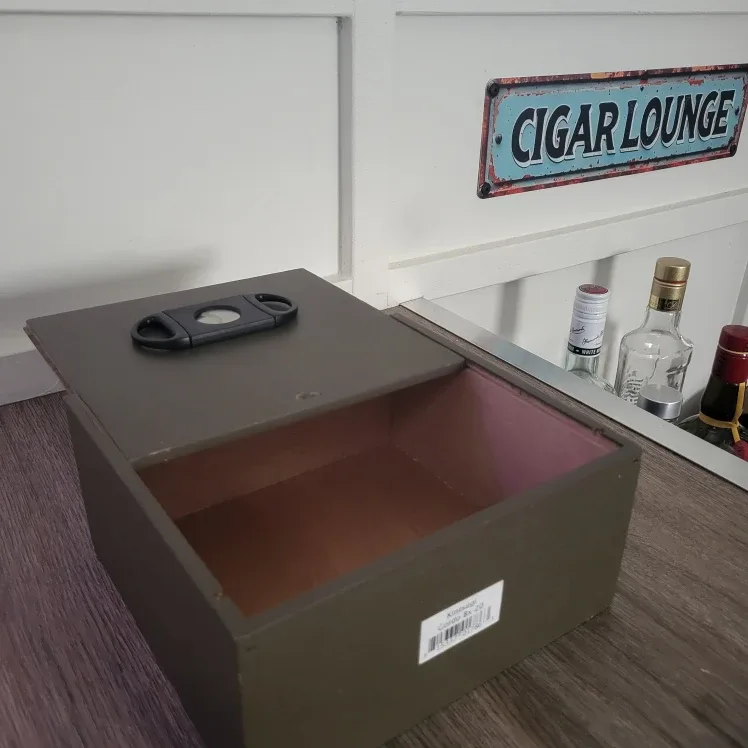 Cigar Box with Cutter image indicator(2)