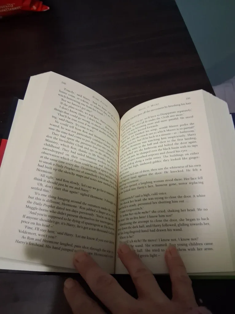 Harry Potter and the Deathly Hallows by J.K. Rowling image indicator(4)