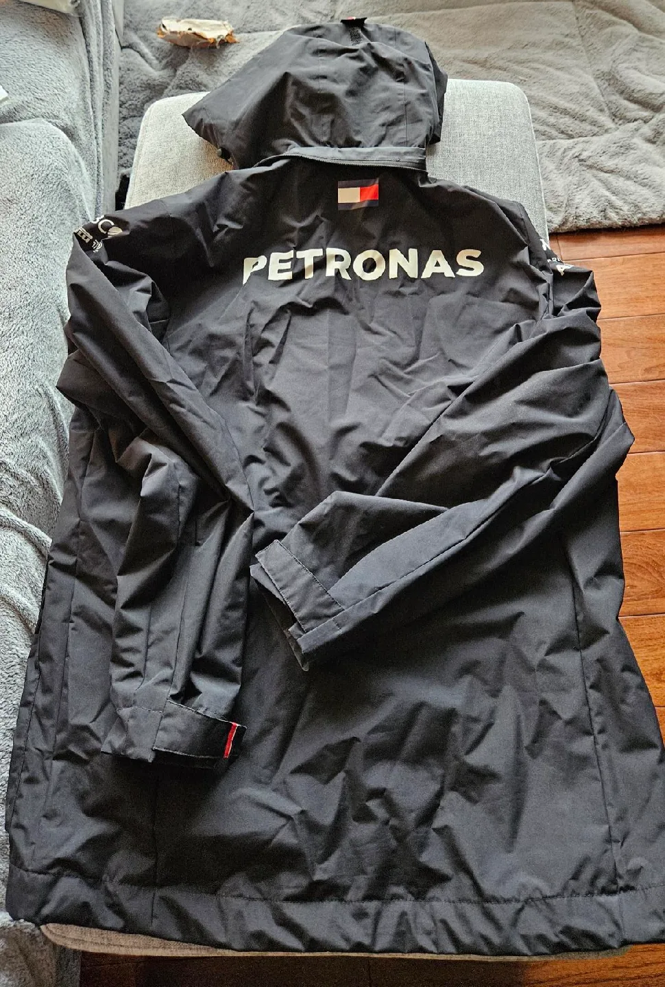 Stichd Mercedes Petronas F1 Rain Jacket - Size L image indicator(2)