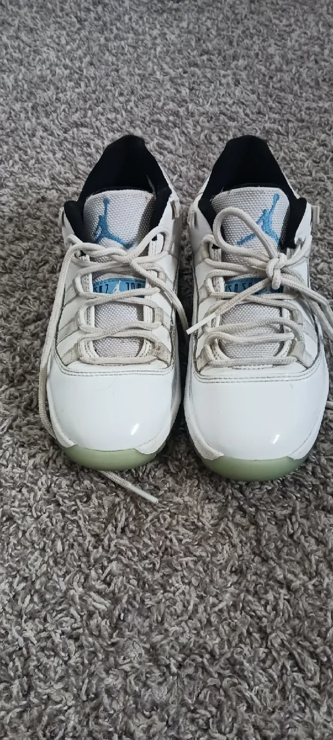 Jordan 11 Retro Low White/University Blue image indicator(3)