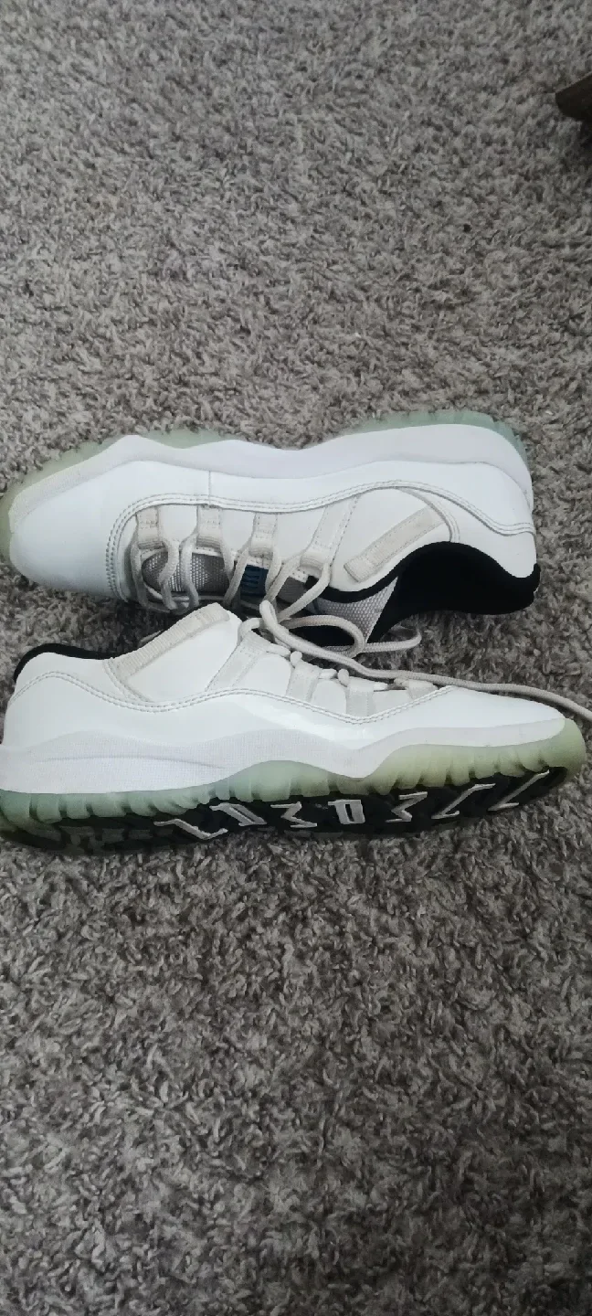 Jordan 11 Retro Low White/University Blue image indicator(4)