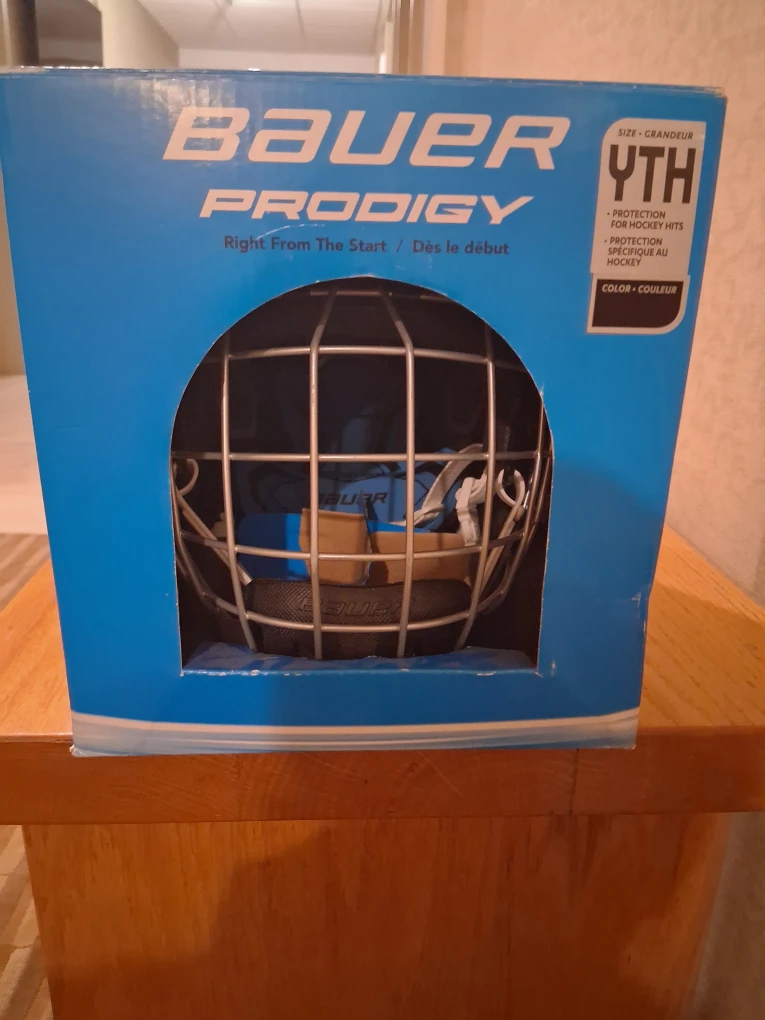 Bauer Prodigy YTH Hockey Helmet - New in Box!