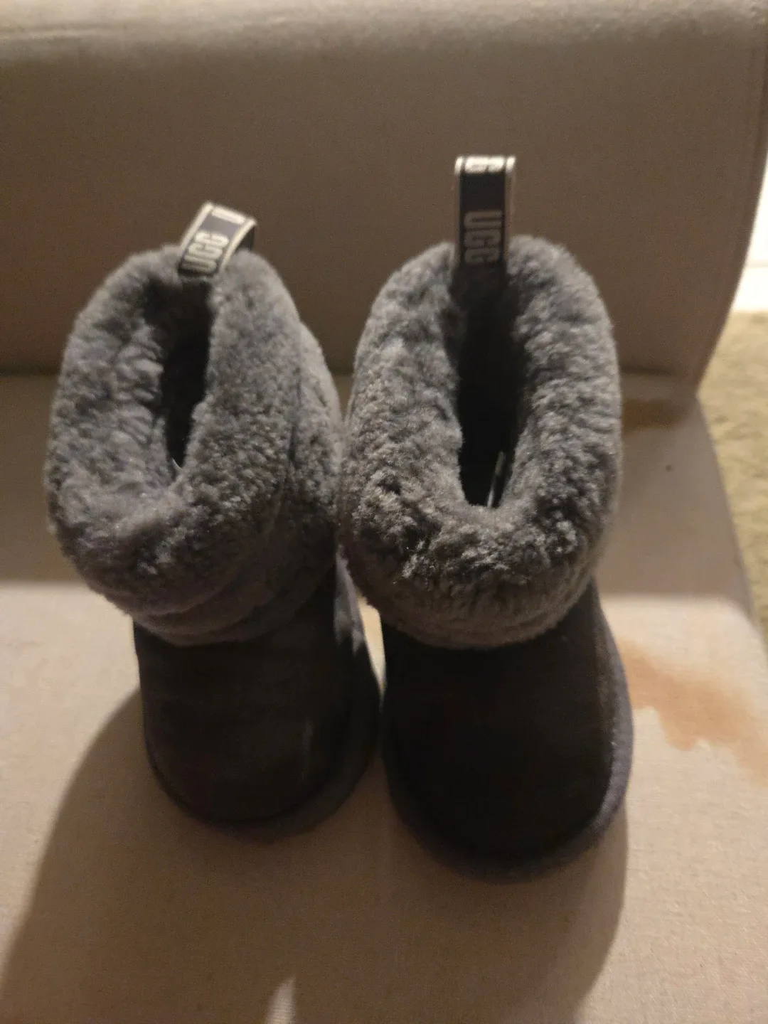 Ugg Kids Boots Size 6 image indicator(4)