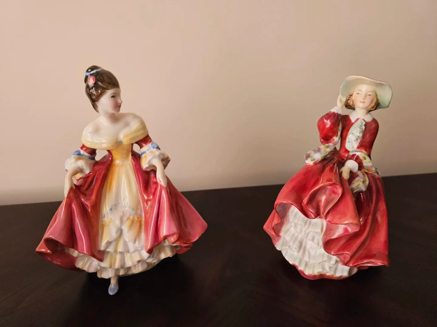 Royal Doulton Figurine Top o' the Hill & Fair Lady image indicator(2)